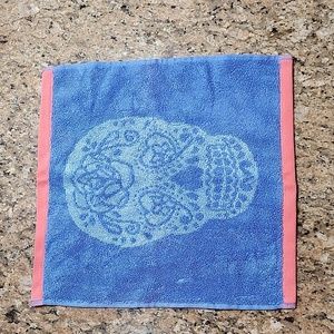 Betsey Johnson towel set